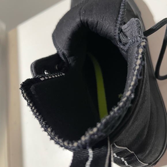 Converse  Chuck Taylor All Star Waterproof Nubuck Boot Men’s Size 7 or 8 - Picture 12 of 14